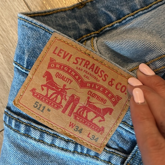 Men’s Levi’s jeans size 34 light wash straight leg - Picture 3 of 4